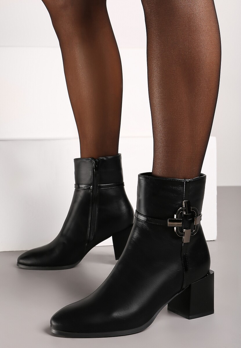 Czarne Botki na Słupku z Ekoskóry z Metaliczną Ozdobą Zindessa