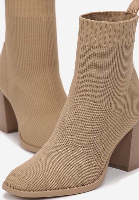 Ciemnobeżowe Skarpetkowe Wsuwane Botki na Słupku Solime