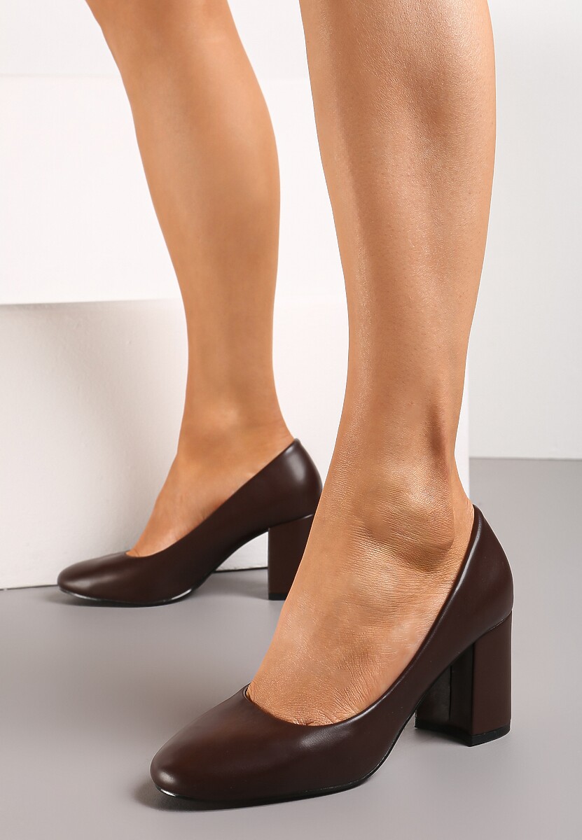 Beżowe Klasyczne Czółenka na Słupku Mogha