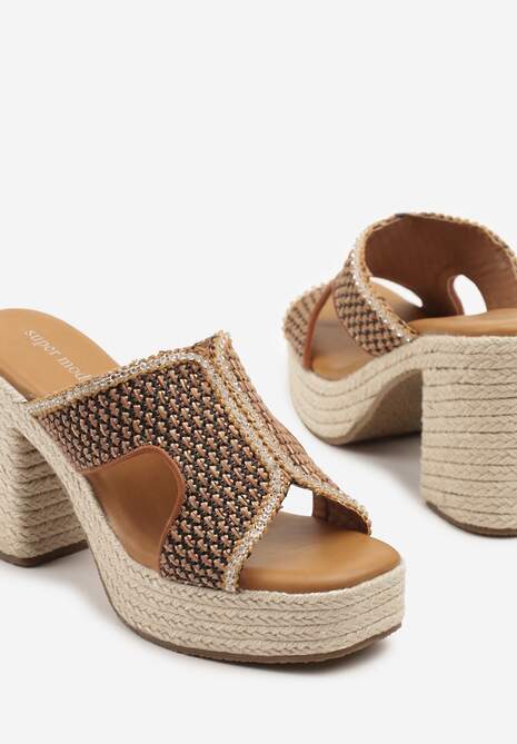 Brązowe Klapki na Platformie i Słupku z Wycięciami i Plecionką Palaritia