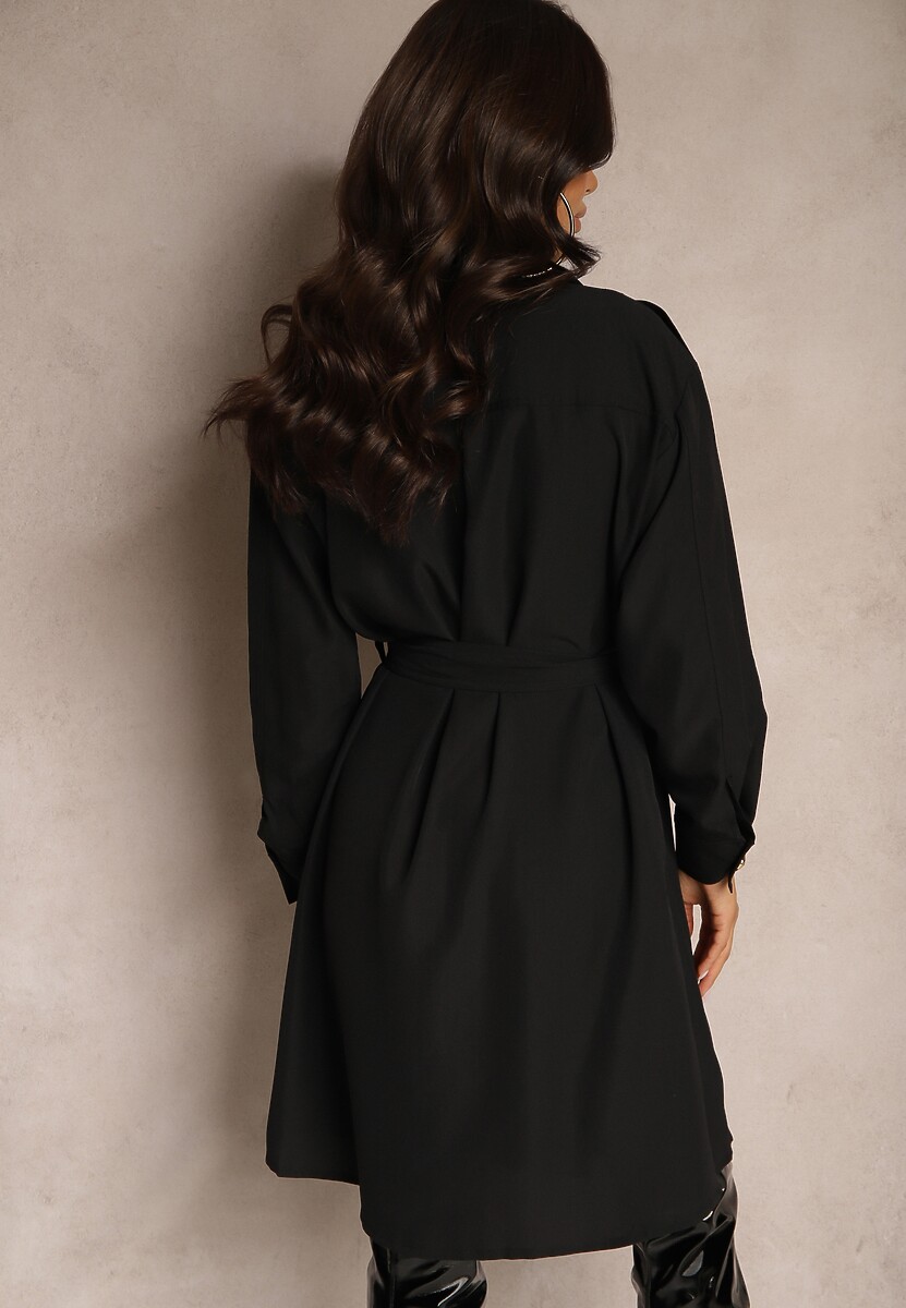 Czarna Sukienka o Koszulowym Kroju z Paskiem i Eleganckimi Guzikami Torlina