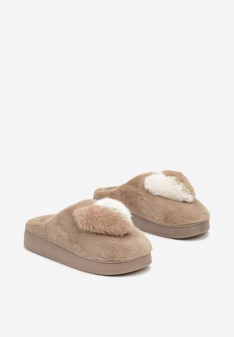 Ciemnobeżowe Kapcie na Platformie Ozdobione Cyrkoniami i Serduszkiem Laonaya