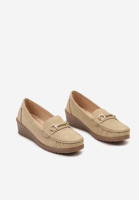 Ciemnobeżowe Półbuty Mokasyny na Koturnie z Metaliczną Ozdobą Dalisha