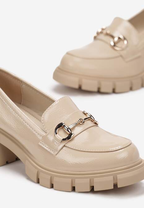 Beżowe Lakierowane Mokasyny z Klamerką na Niskim Słupku Cleopane