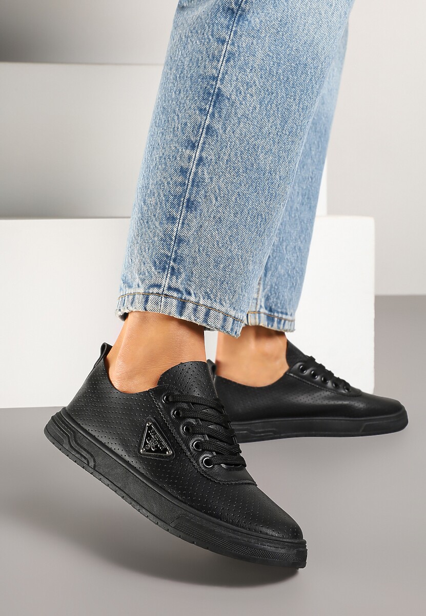 Biało-Niebieskie Tenisówki z Cholewką z Perforacją i Ozdobną Aplikacją Emmio