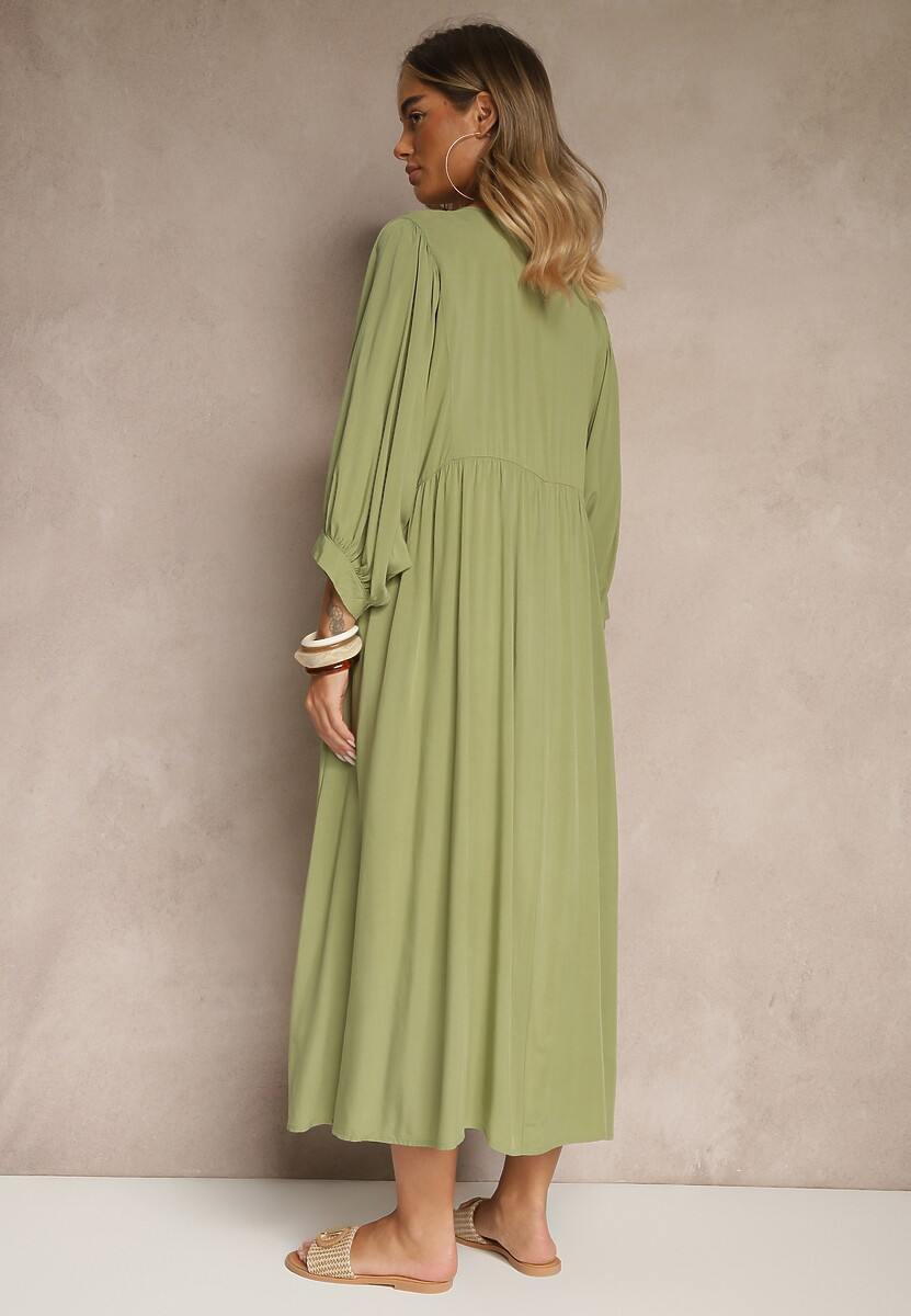 Zielona Wiskozowa Sukienka o Rozkloszowanym Kroju Wiązana przy Dekolcie Tilvessa