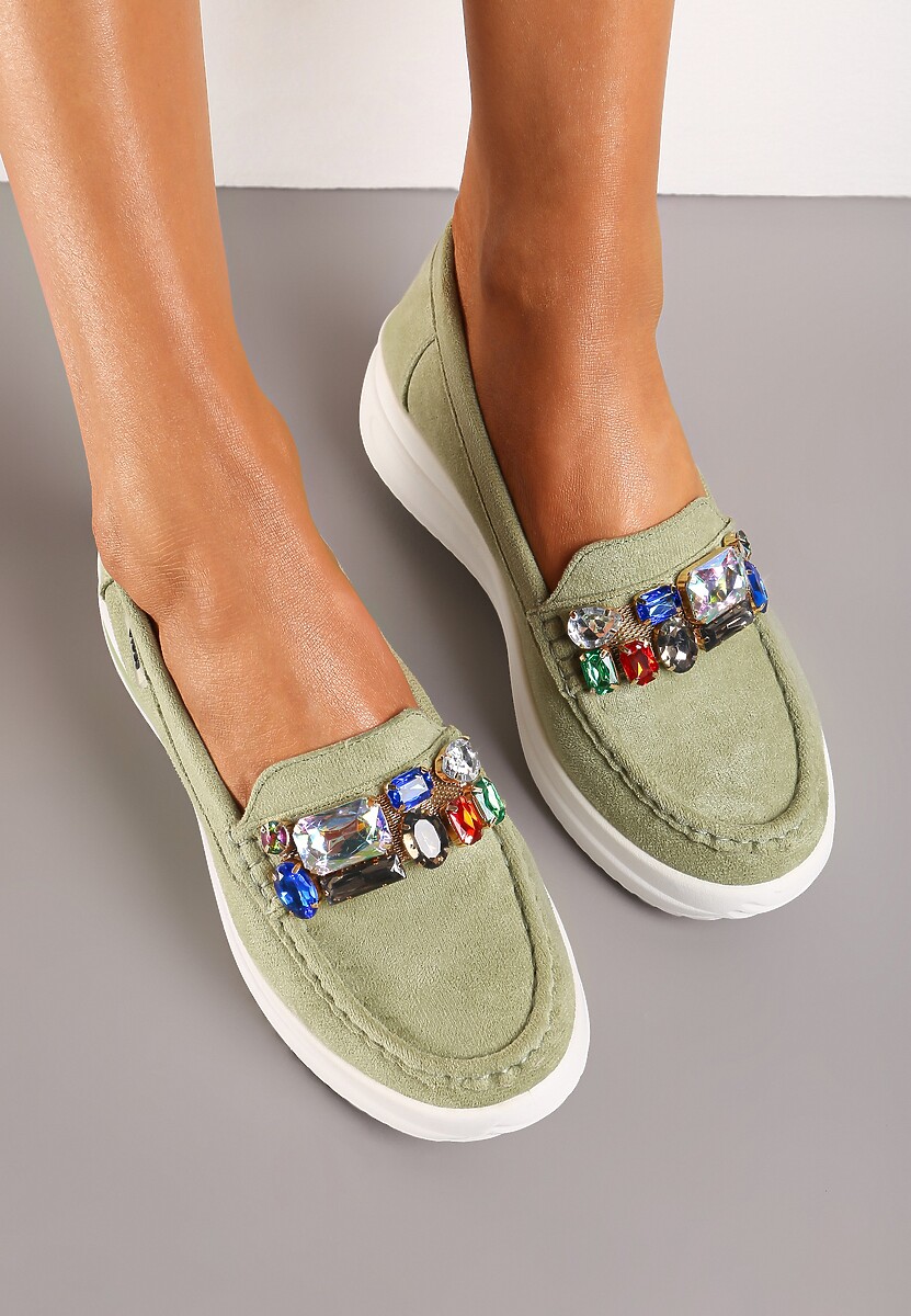 Zielone Mokasyny na Niskiej Platformie z Obszytym Przodem i Kryształkami Keelana