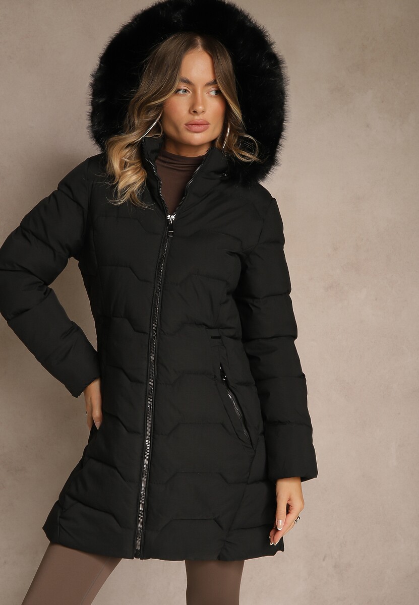 Brązowa Pikowana Kurtka o Taliowanym Kroju z Kapturem z Futerkiem Mindria