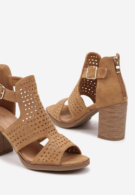 Brązowe Sandały na Słupku z Ażurowymi Paskami Evelesi