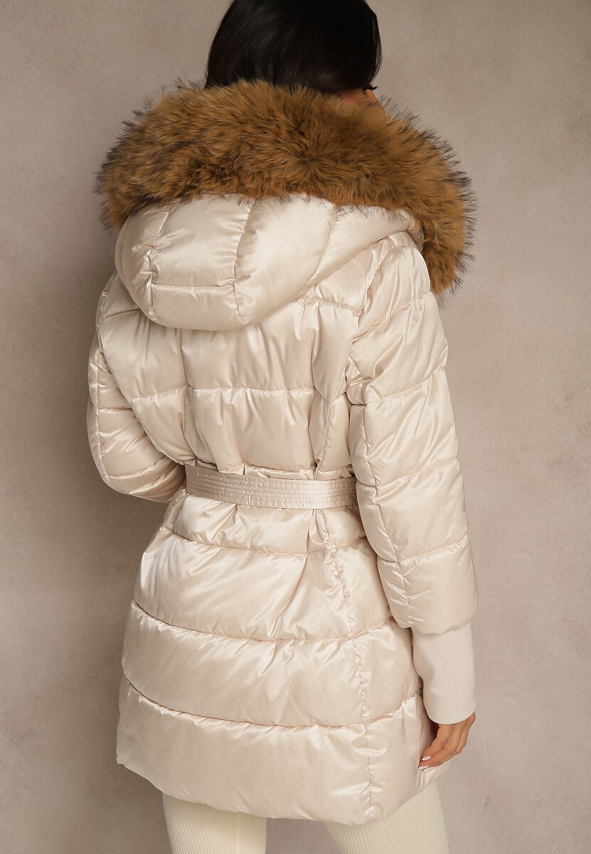 Beżowa Pikowana Kurtka z Paskiem i Kapturem z Futerkiem Lilittia