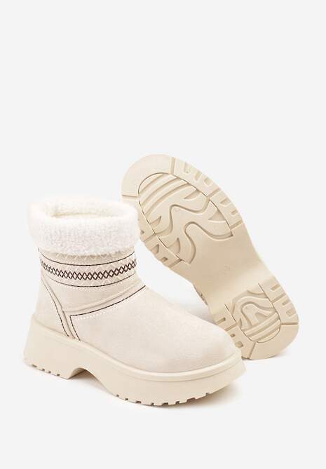Beżowe Krótkie Śniegowce Wsuwane z Haftem i Futerkiem przy Cholewce Miovadia