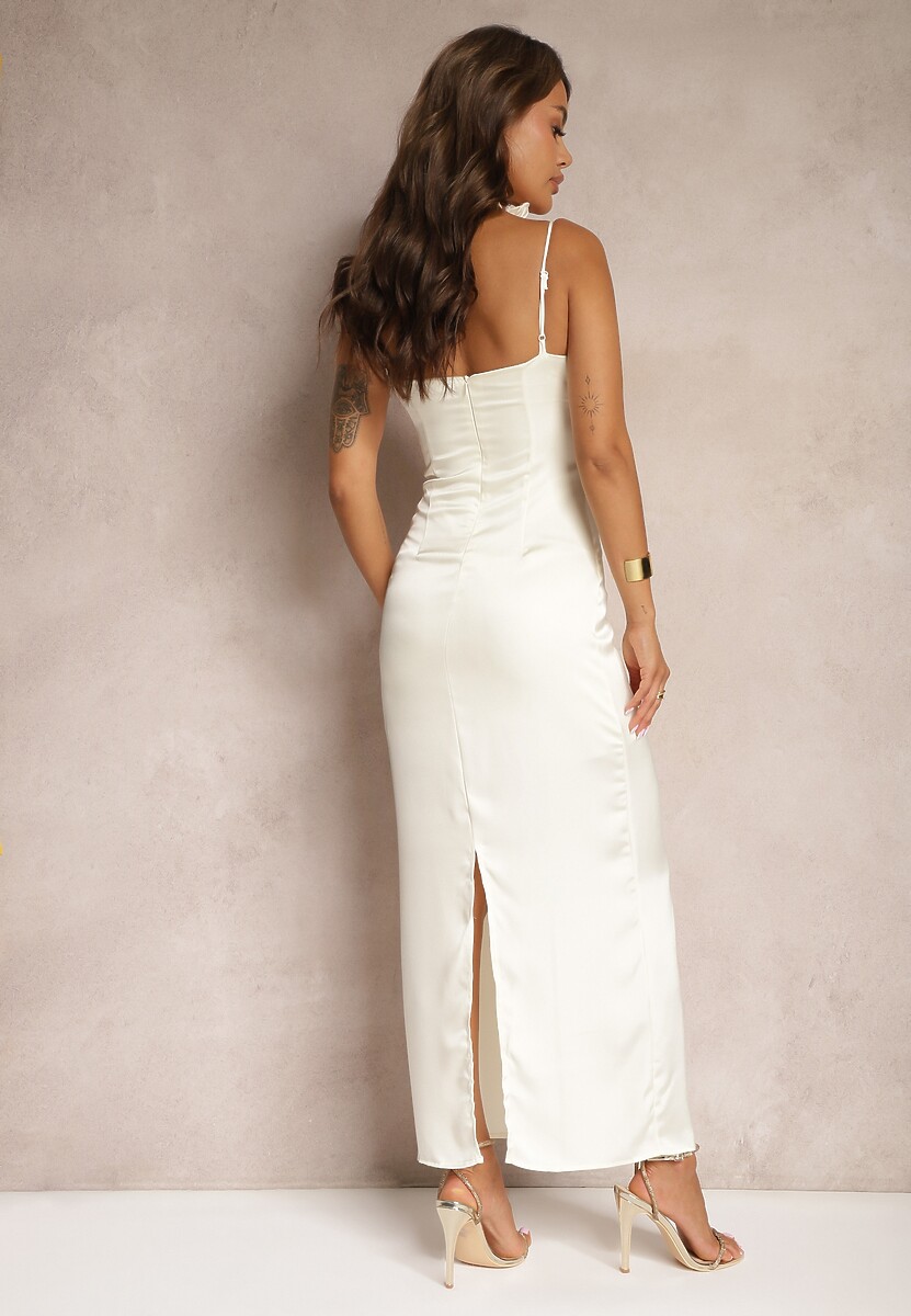 Jasnobeżowa Dopasowana Sukienka na Ramiączkach z Regulacją Ozdobiona Broszką i Falbaną Vimaritha