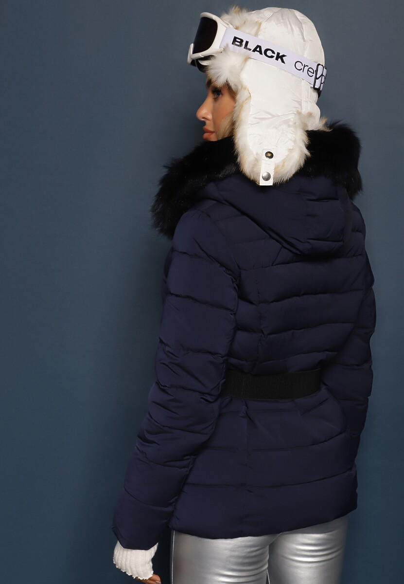 Granatowa Pikowana Kurtka z Paskiem i Kapturem z Futerkiem Biomere