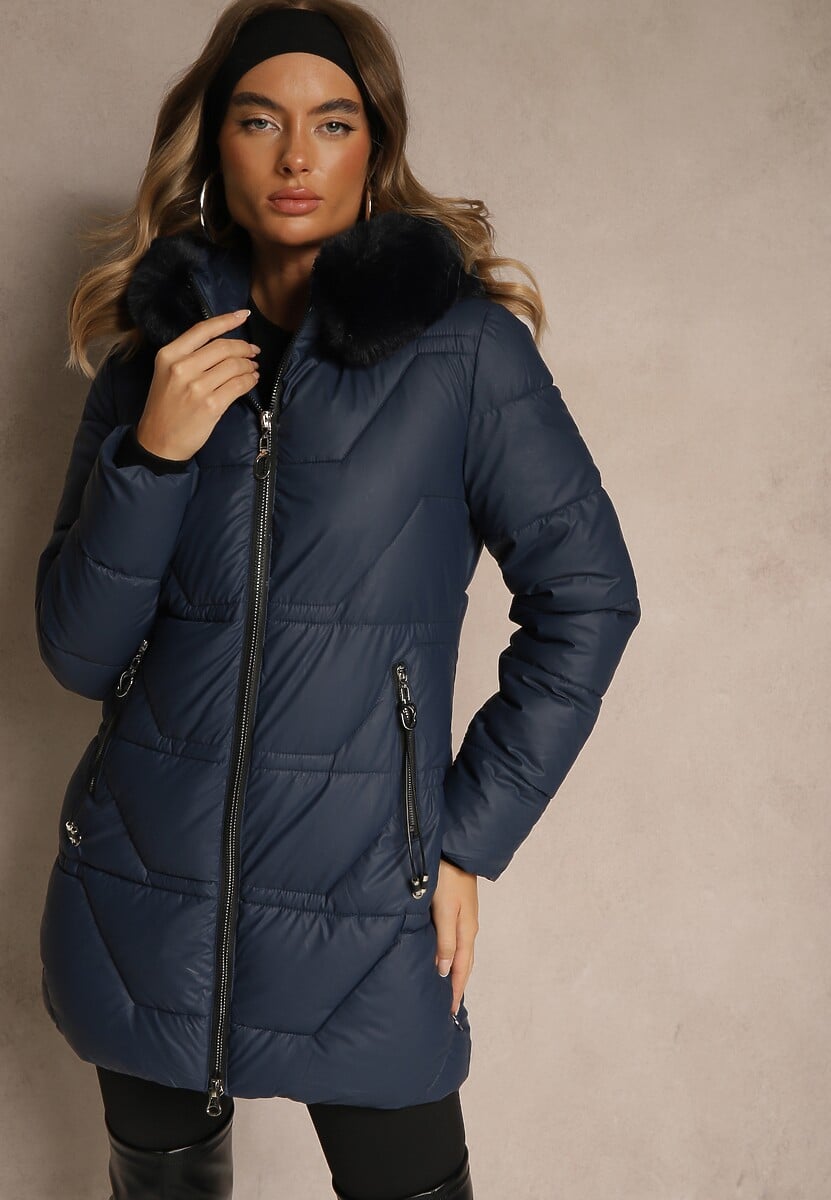 Czarna Pikowana Kurtka o Taliowanym Kroju z Kapturem z Futrem Nalessia