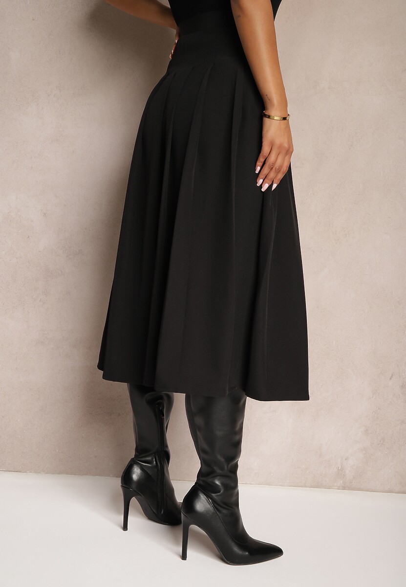 Czarna Plisowana Spódnica o Rozkloszowanym Kroju w Stylu Preppy z Paskiem Setina