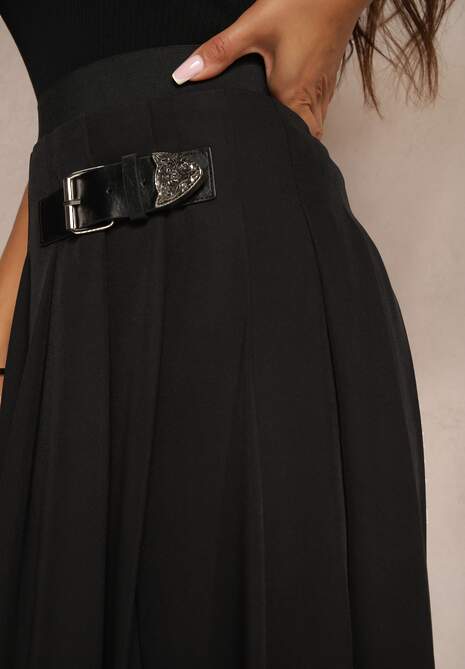 Czarna Plisowana Spódnica o Rozkloszowanym Kroju w Stylu Preppy z Paskiem Setina