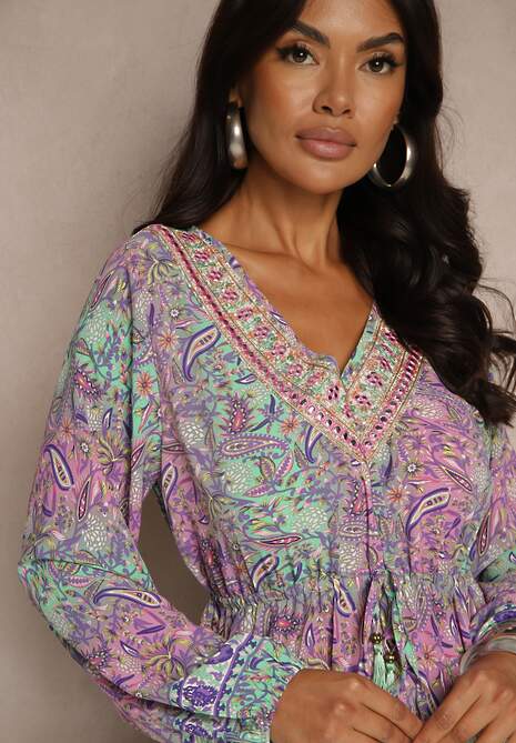 Różowa Sukienka z Dekoltem w V o Rozkloszowanym Fasonie w Print Paisley Akka