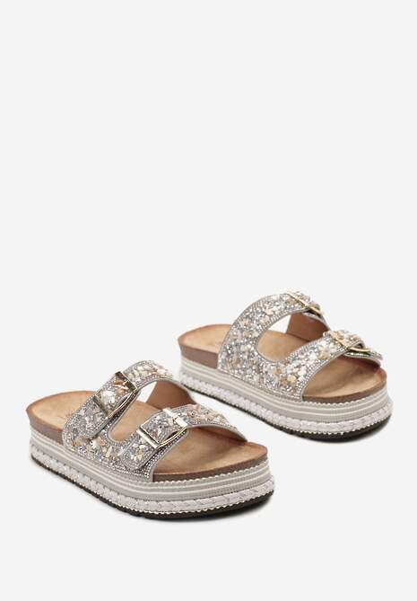 Srebrne Klapki na Niskiej Platformie z Kamyczkami i Cyrkoniami oraz Sprzączkami Effonata