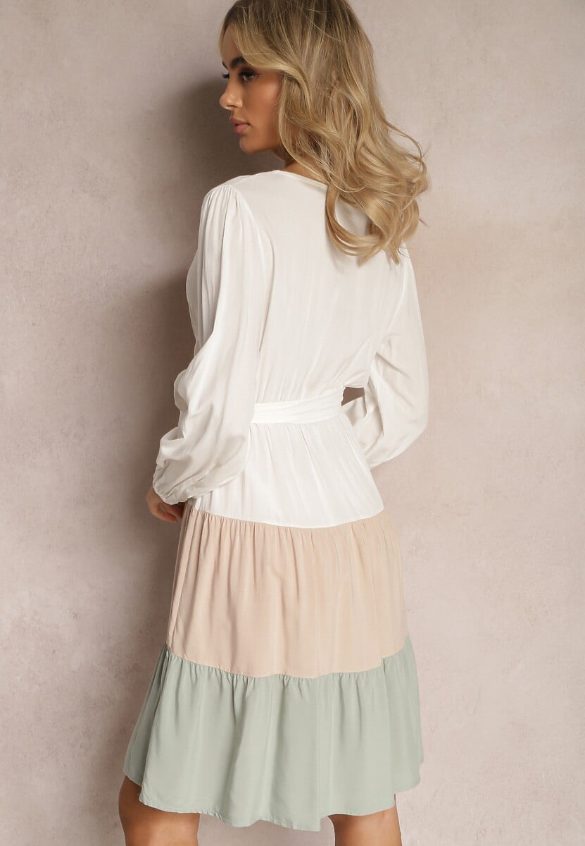 Biało-Zielona Sukienka Mini z Paskiem i Gumką w Talii z Kopertowym Dekoltem Joxa