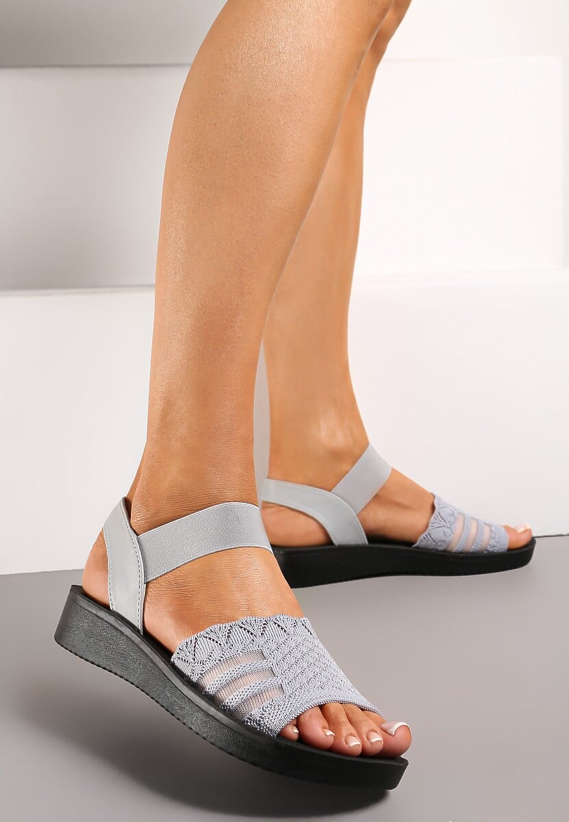 Czarne Wsuwane Sandały z Ażurowym Zdobieniem na Pasku Xullans