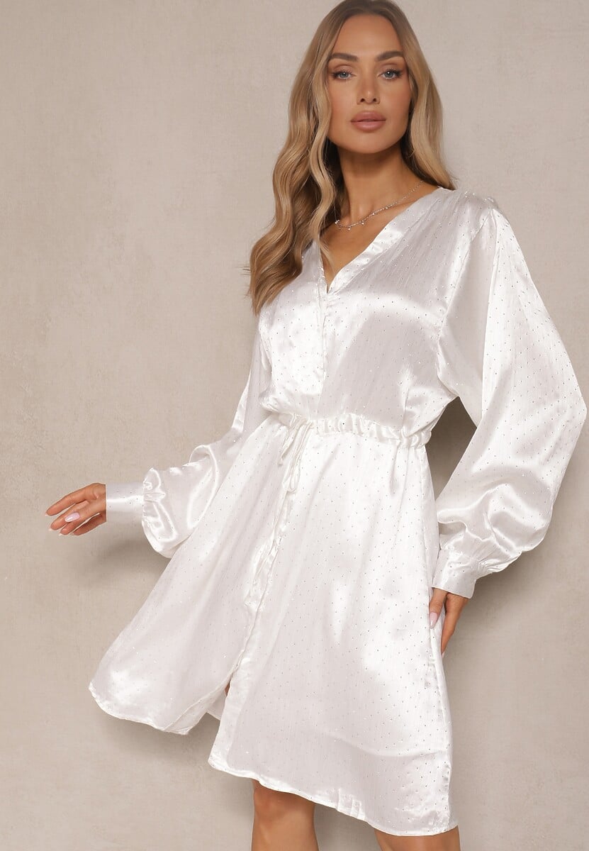 Biała Koszulowa Sukienka z Satyny Ozdobiona Cyrkoniami i Paskiem Miledis