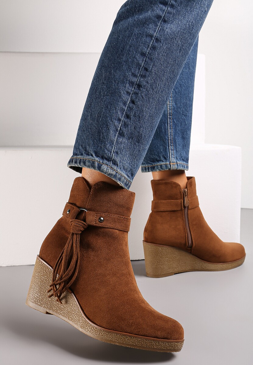 Ciemnobeżowe Botki na Koturnie z Ozdobnym Paskiem Aranja
