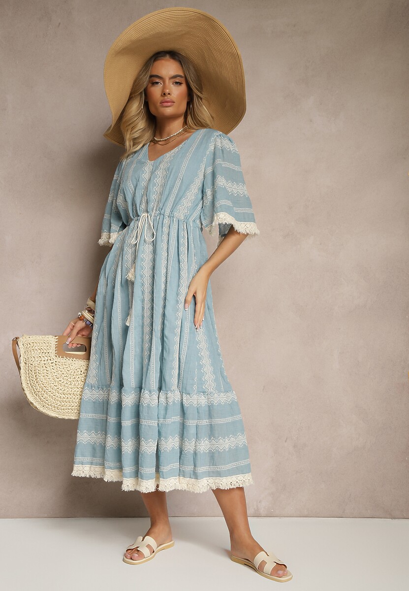Jasnoniebieska Rozkloszowana Sukienka Boho z Bawełny Zdobiona Haftem i Wiązaniem Koriruna