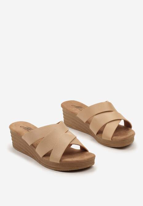 Ciemnobeżowe Klapki z Ekoskóry na Niskim Koturnie Ellmina