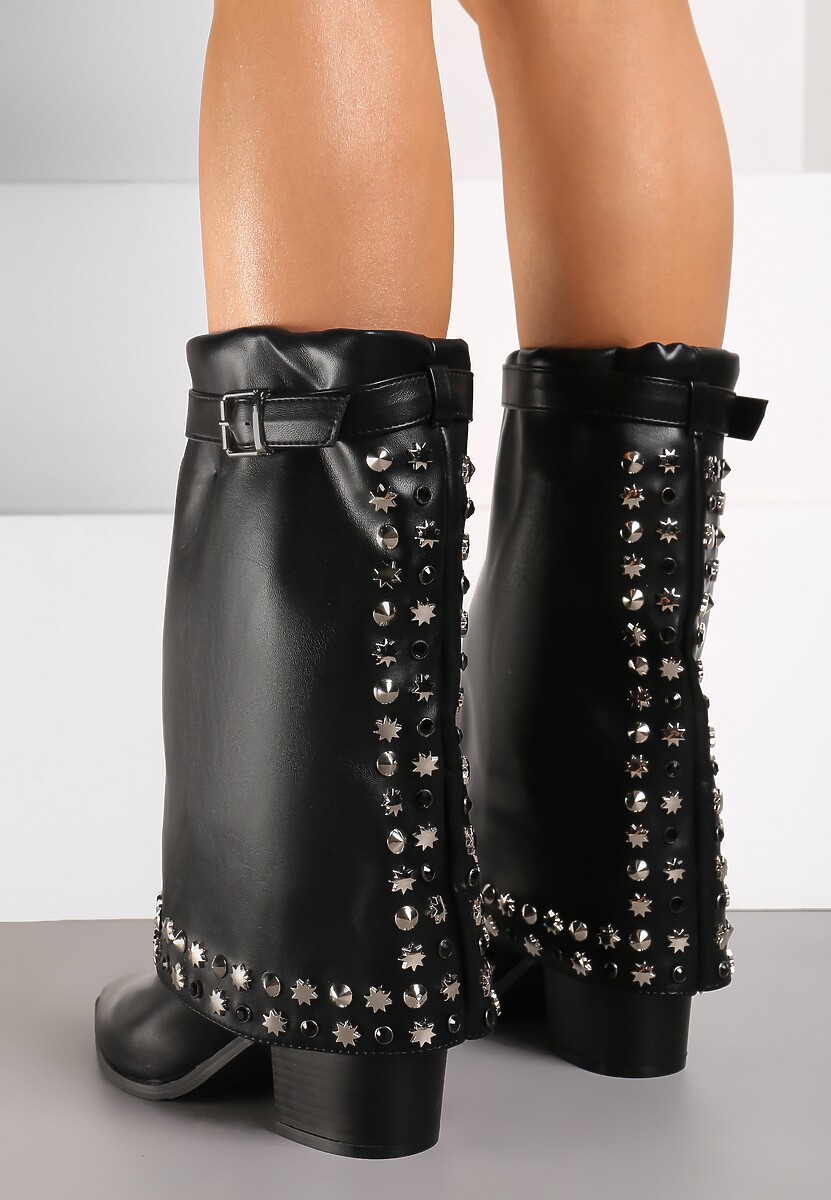 Czarne Kozaki Kowbojki na Słupku Ozdobione Klamrą Ćwiekami i Wywiniętą Cholewką Izavira