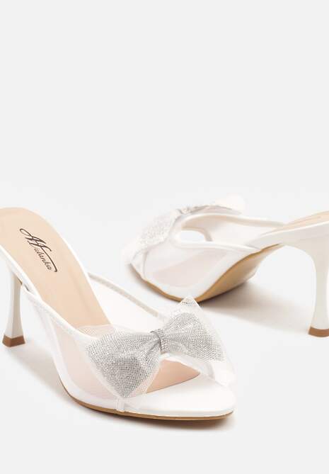Białe Klapki na Szpilce z Cyrkoniami i Tiulową Kokardą Delariah