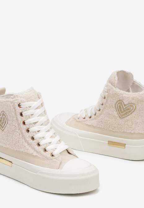Beżowe Futerkowe Trampki na Platformie z Ozdobną Naszywką w Kształcie Serca Aelinna