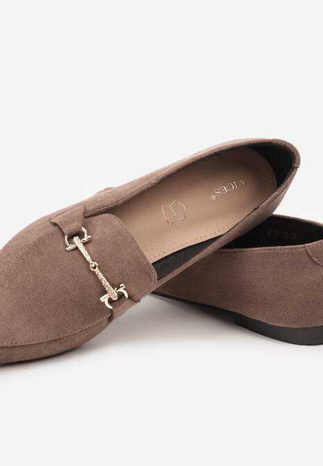Ciemnobeżowe Mokasyny Vices ze Szpiczastym Noskiem Zdobione Aplikacją Rilosia