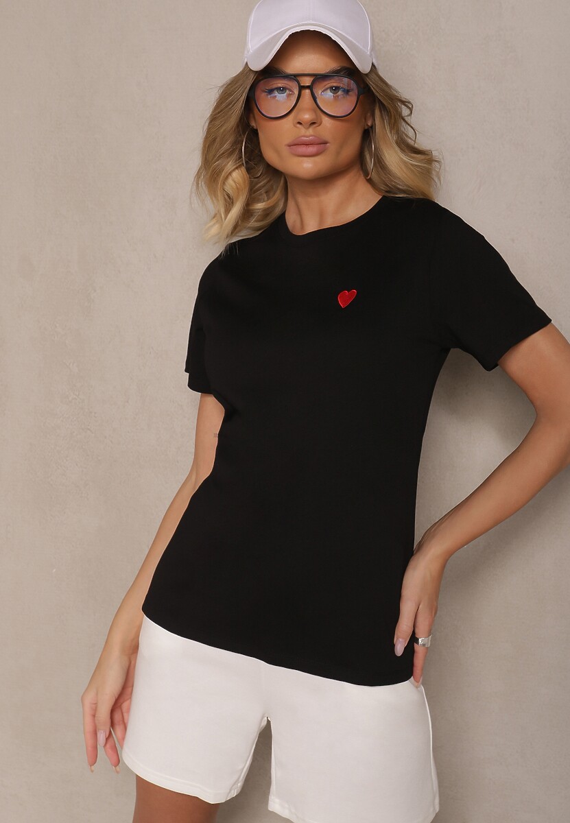 Czarny Bawełniany T-shirt z Ozdobną Naszywką w Kształcie Serca Viklara