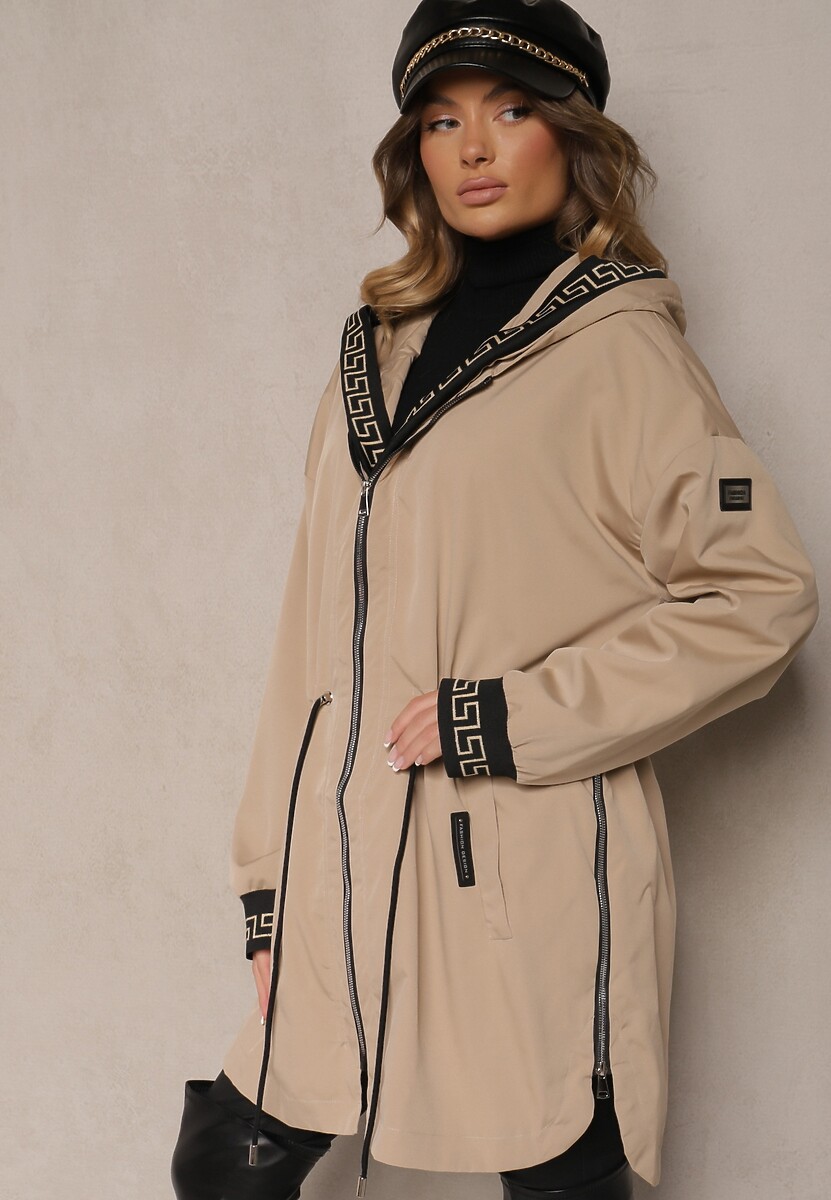 Ciemnobeżowa Kurtka Parka z Kapturem i Ściągaczem w Talii Ozdobiona Geometrycznym Wzorem Raliti