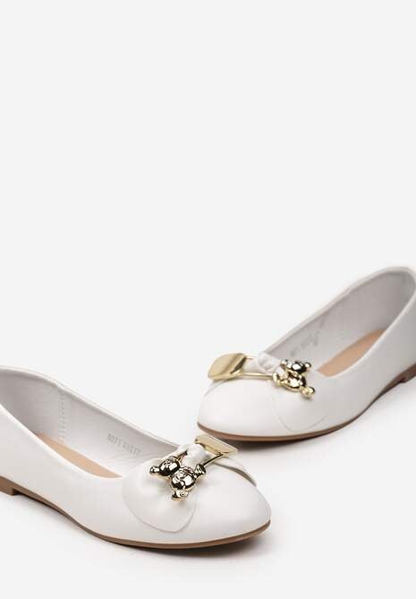 Białe Balerinki z Metalową Ozdobą na Froncie Alverua