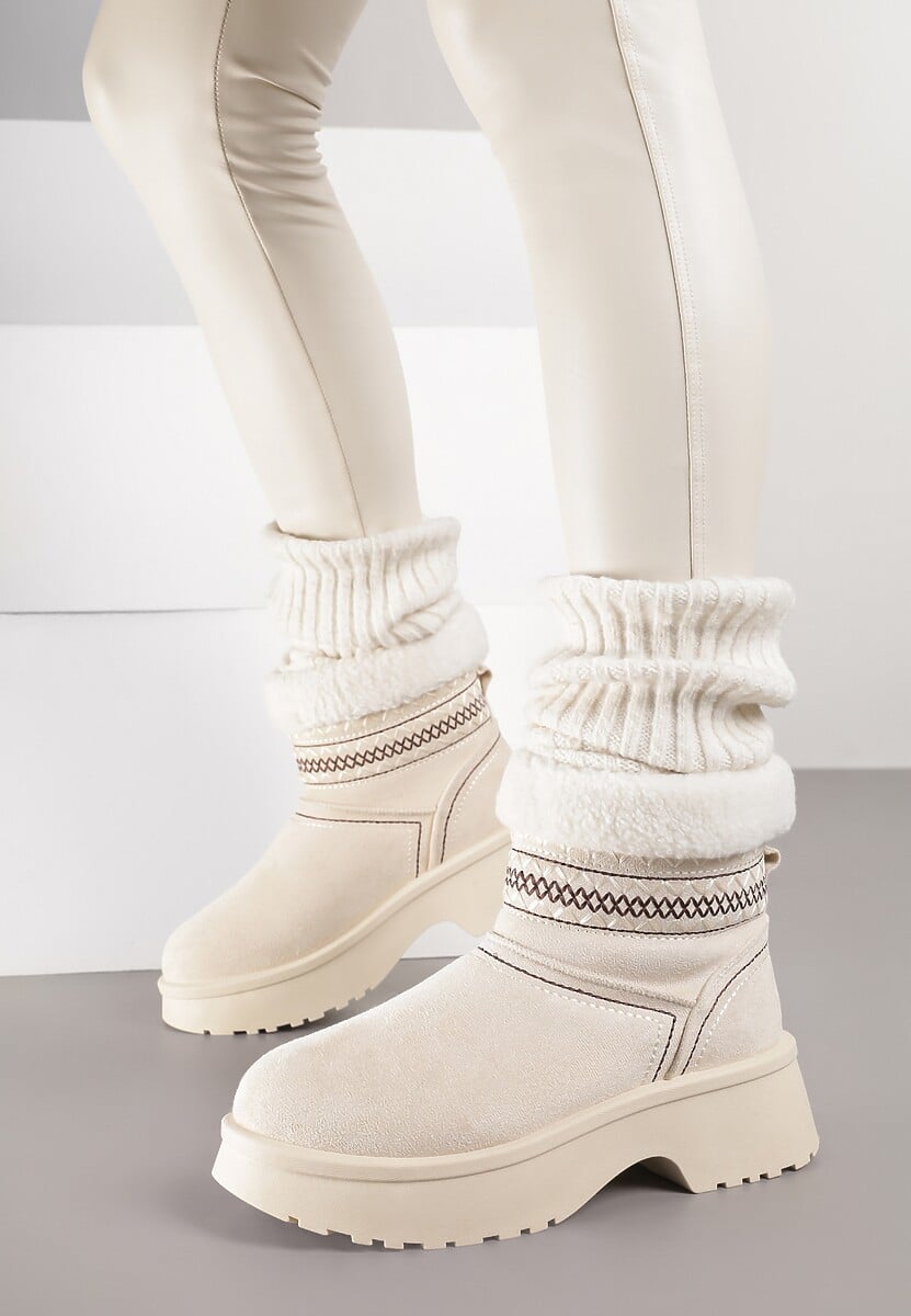 Beżowe Krótkie Śniegowce Wsuwane z Haftem i Futerkiem przy Cholewce Miovadia