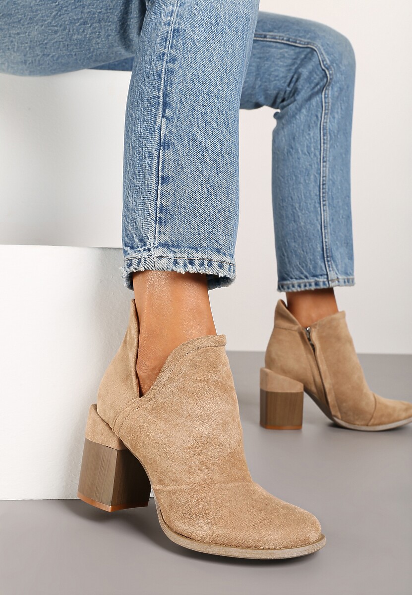 Czarne Botki na Geometrycznym Słupku i Wycięciem na Cholewce Zefiga