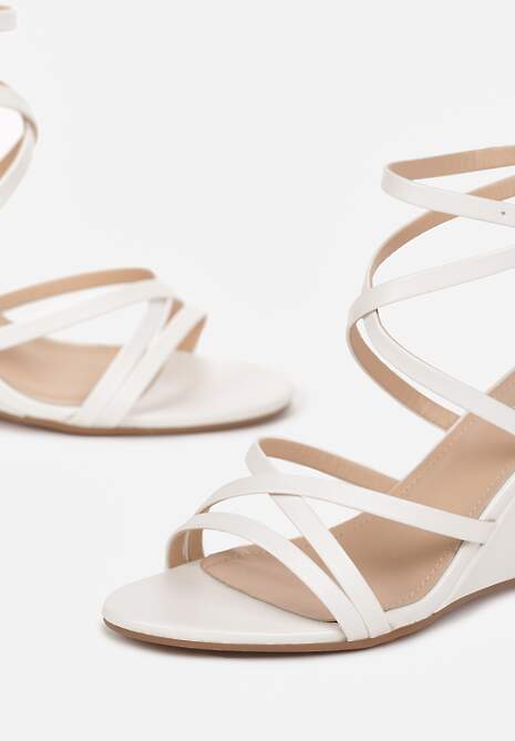 Białe Sandały na Koturnie z Otwartym Noskiem Violla