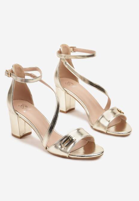 Złote Sandały na Słupku Ozdobione Metaliczną Aplikacją Redauve