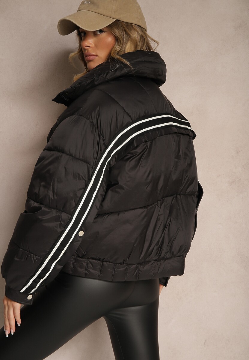 Czarna Kurtka Oversize z Pikowanymi Przeszyciami Kieszeniami i Ściągaczem Zinnaria