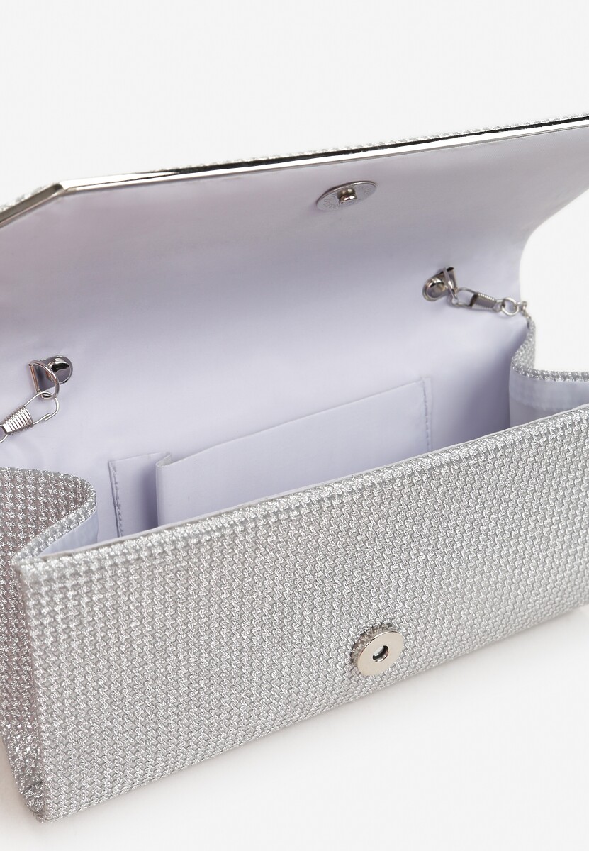 Srebrna Brokatowa Torebka Kopertówka z Łańcuszkiem i Ozdobną Klapą Eilikka