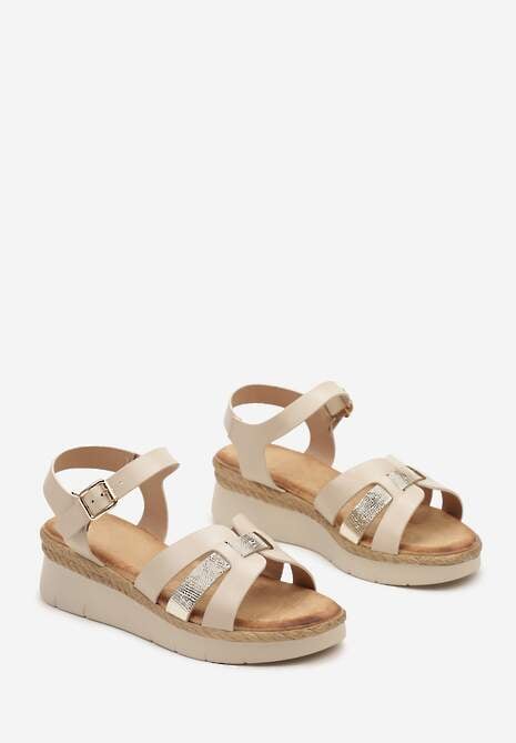Beżowe Sandały na Koturnie Ozdobione Metalicznym Paskiem Zapinane Wokół Kostki Ivolia