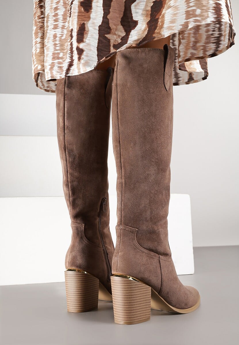 Ciemnobeżowe Kozaki Vices na Słupku Ozdobione Metaliczną Wstawką Moriane