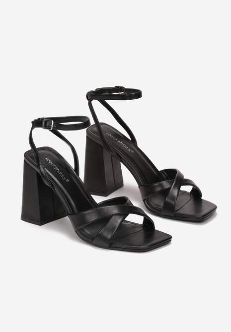 Czarne Sandały z Kwadratowym Noskiem na Słupku Tanvi