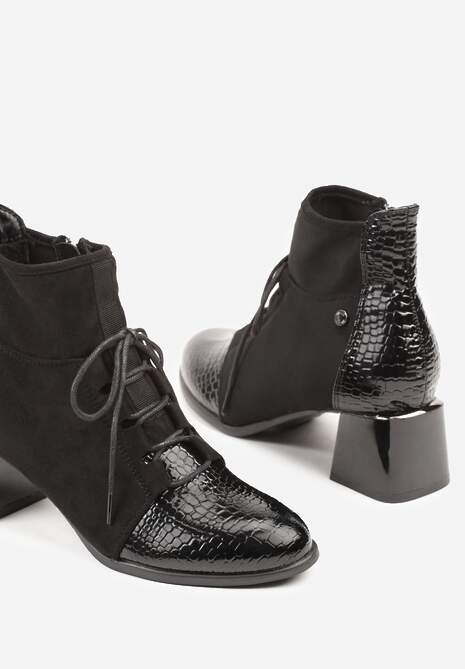 Czarne Botki Typu Trzewiki Vices na Słupku Ozdobione Lakierowanymi Elementami Adenella