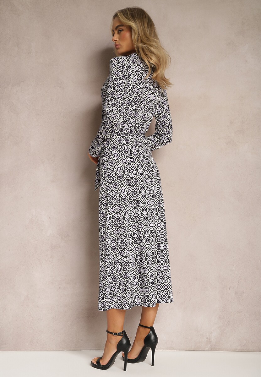 Biało-Fioletowa Sukienka Maxi o Taliowanym Kroju z Paskiem w Geometryczny Wzór Perani