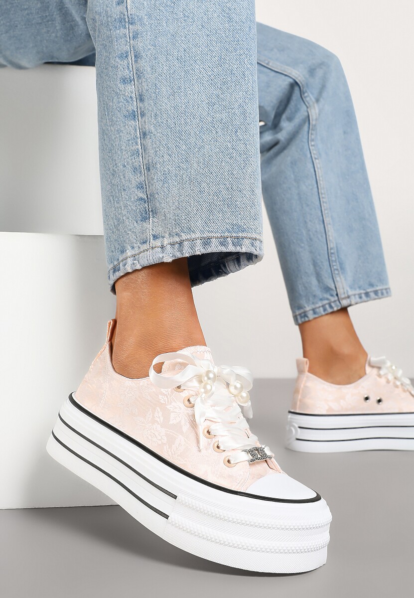 Różowe Trampki na Platformie Ozdobione Perełkami Yasami