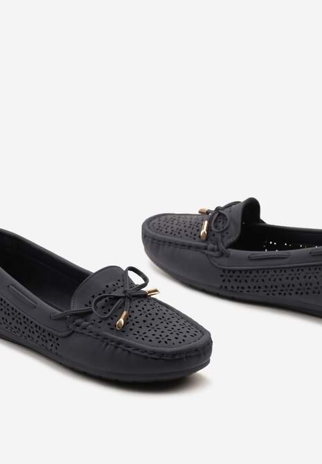 Granatowe Mokasyny z Cienką Kokardką Ozdobione Ażurową Perforacją Liovana
