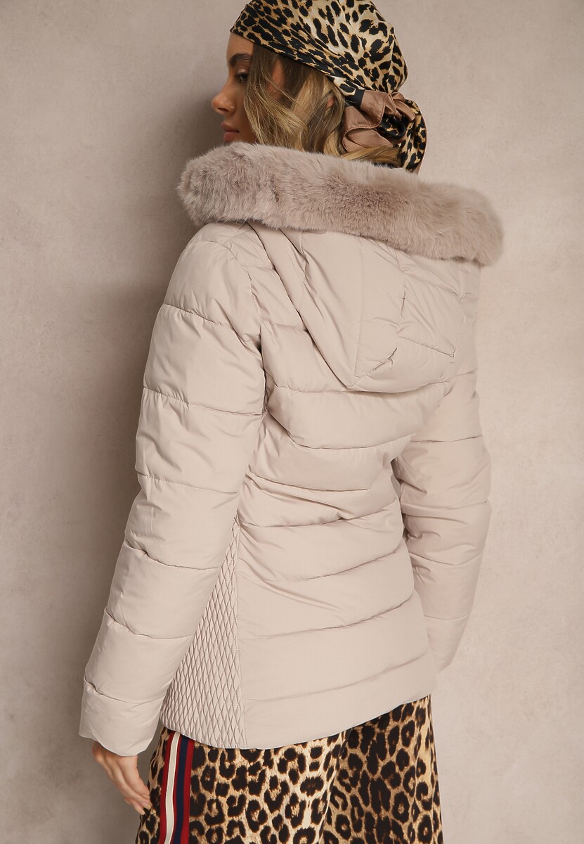 Ciemnobeżowa Taliowana Kurtka z Pikowanymi Przeszyciami z Kapturem z Futerkiem Loretina