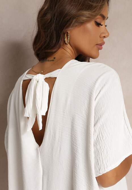 Biała Sukienka o Kroju Nietoperza z Ozdobnym Wiązaniem na Plecach Cylean